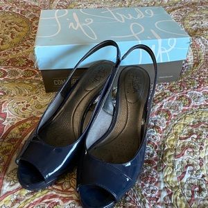 Life Stride Navy Patent open-toe pumps